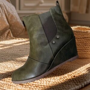 Olive Green Wedge Ankle Boots Journey Collection Size 7.5 NWT